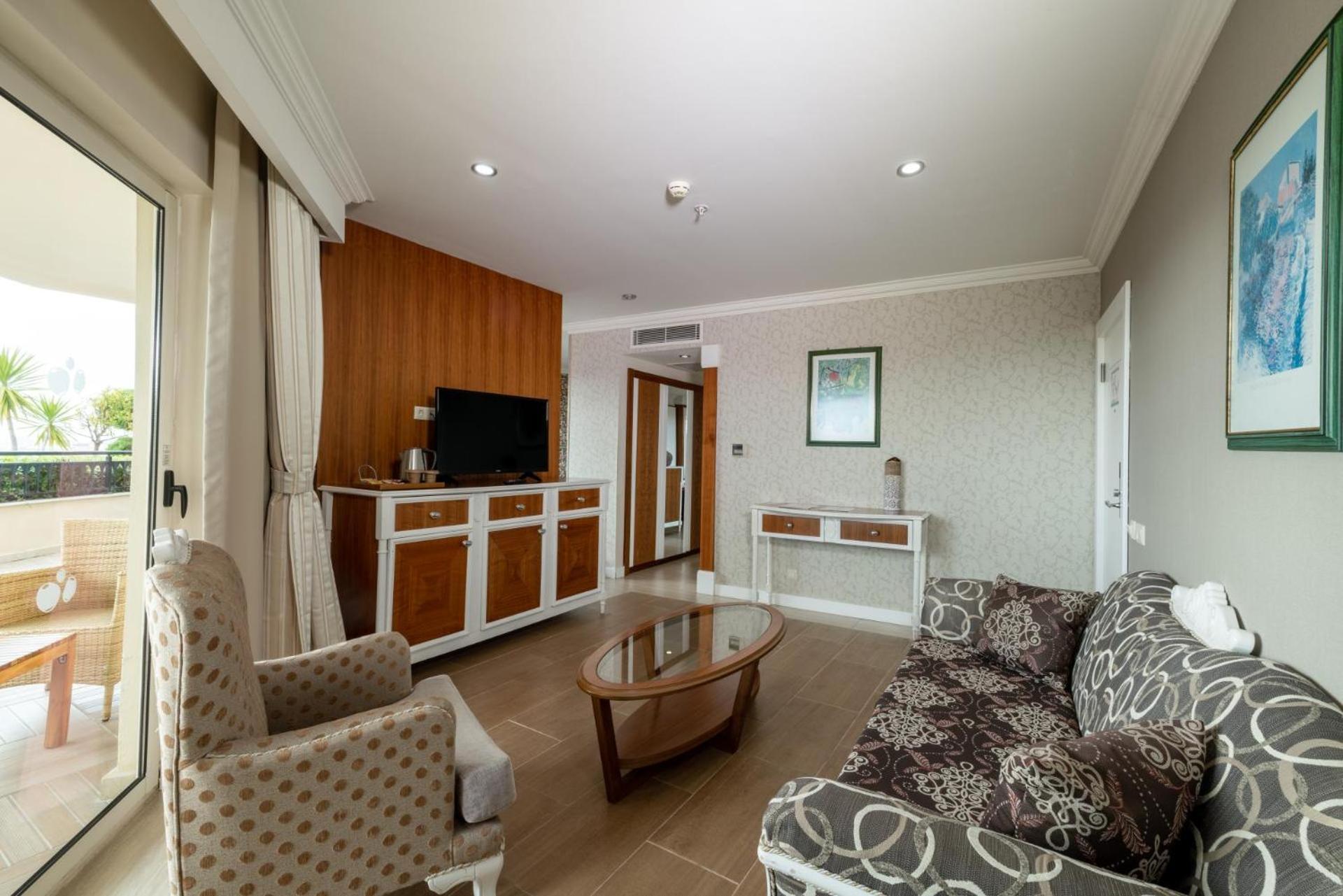 Honeymoon Suite